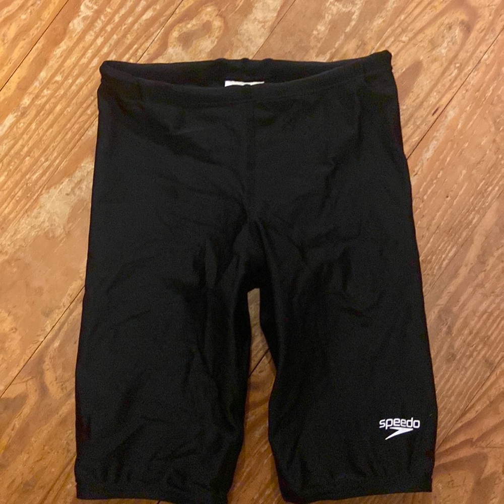 Sz 26? Speedo great condition  size tag was cut. 9 inches across in waist